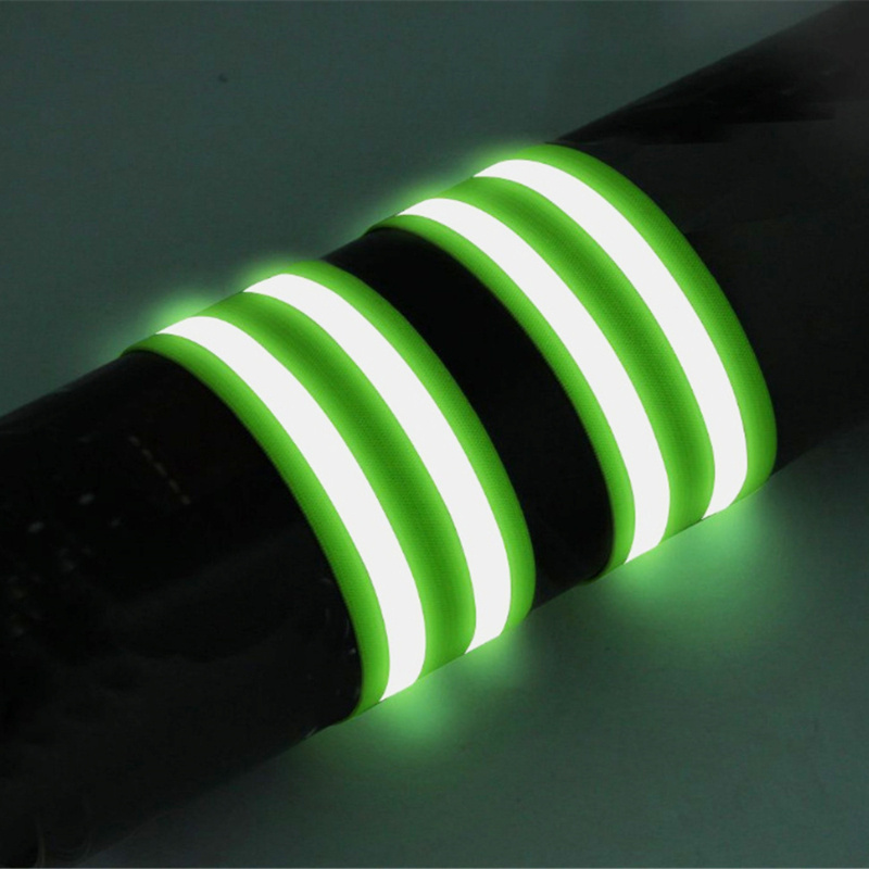 4 stuks verstelbare armbanden  - Running Gear In A Car recensie en prijs